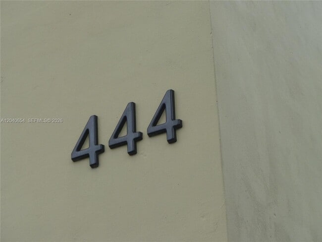 Building Photo - 444 SW 4th St