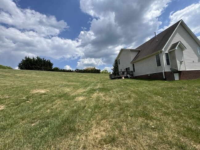 Building Photo - 504 Wildflower Ln