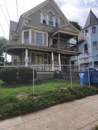 Building Photo - 237 Willow St