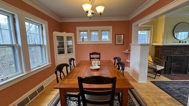 Building Photo - 505 N 16th Ave E