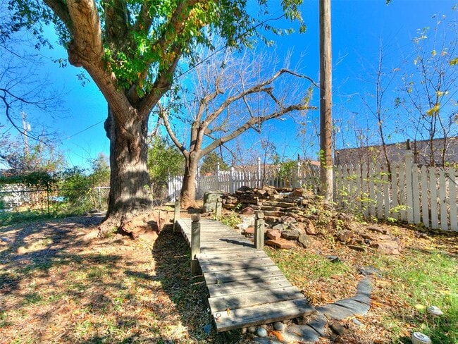 Building Photo - 816 S Santa Fe Dr