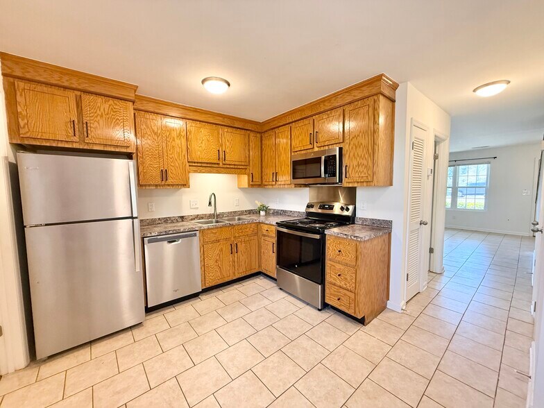 Kitchen - 1st Floor - 274 Fleming Rd