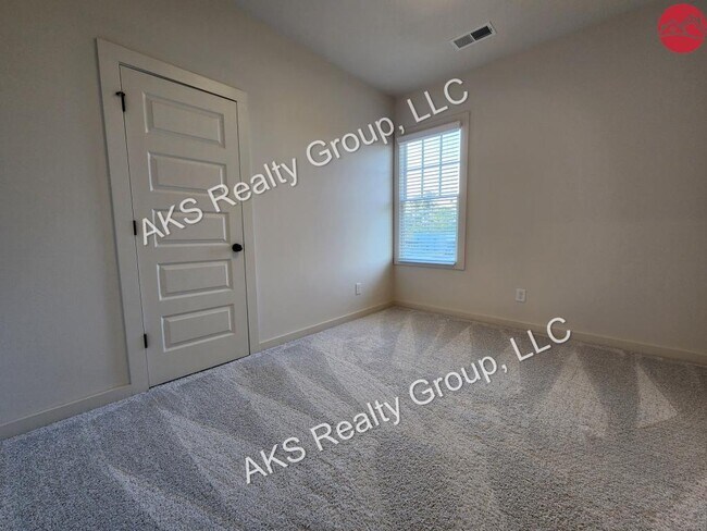 Building Photo - 1012 Windsor Dr