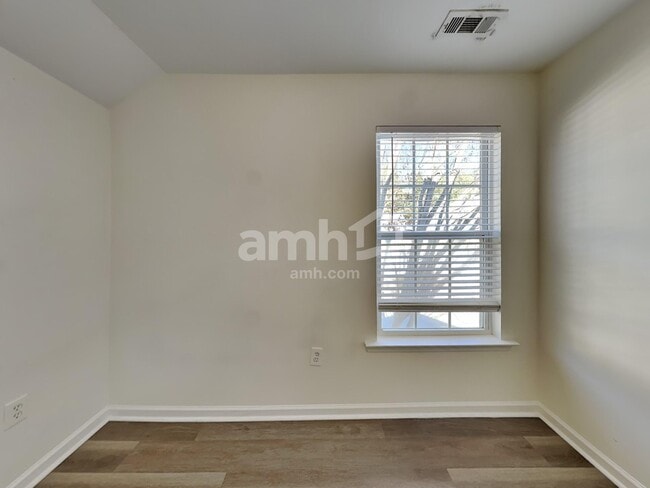 Building Photo - 300 Pemaquid Ct