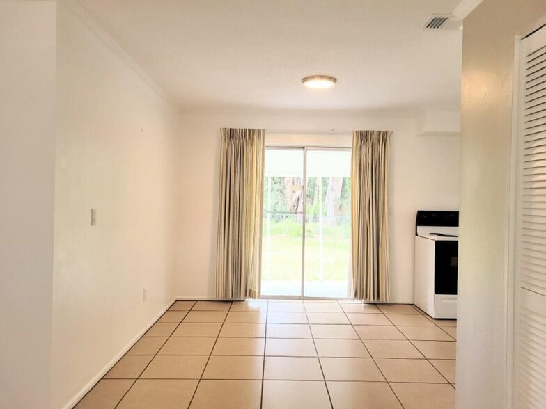 Building Photo - 1605 40th Ave