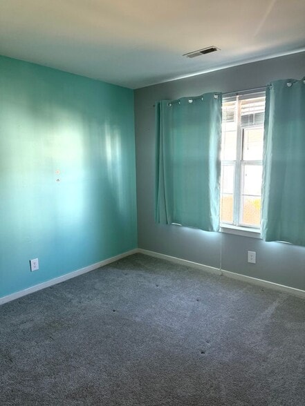 Building Photo - 160 Heather Croft