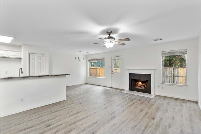 Building Photo - 122 S Walden Elms Cir