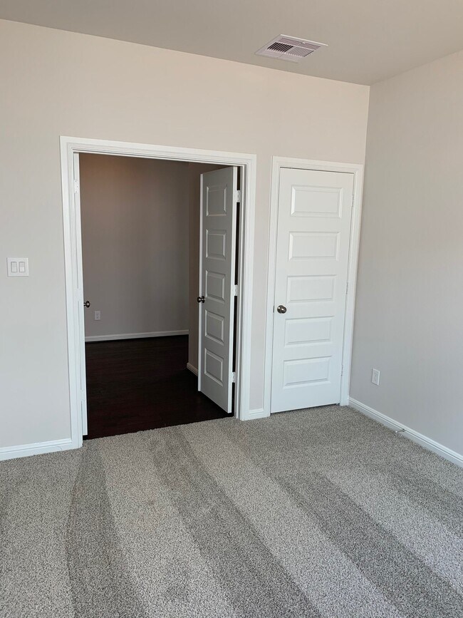 Building Photo - 8022 Cliffside Terrace Ct