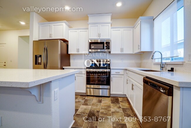 Building Photo - 644 Cheshire Dr