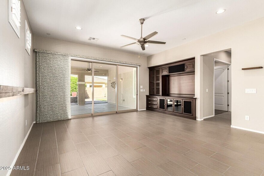 Building Photo - 21004 E Sunset Dr