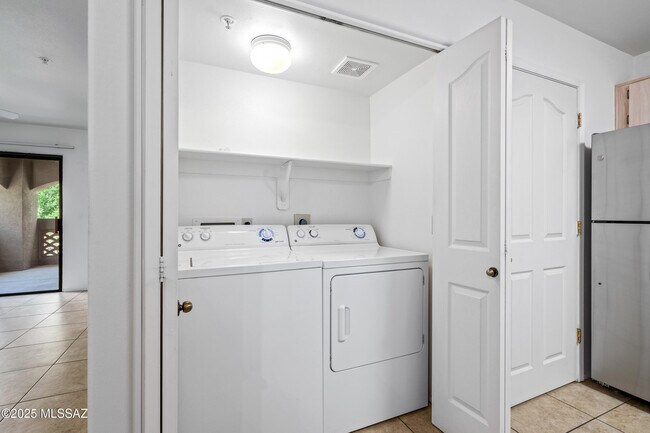 Building Photo - 5751 N Kolb Rd