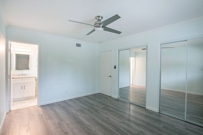 Building Photo - Charming Three Bedroom 2 Bath Home with Spacious Backyard for Entertaining!