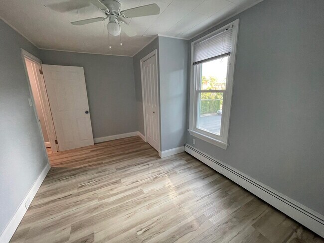 Building Photo - 112 S Main St