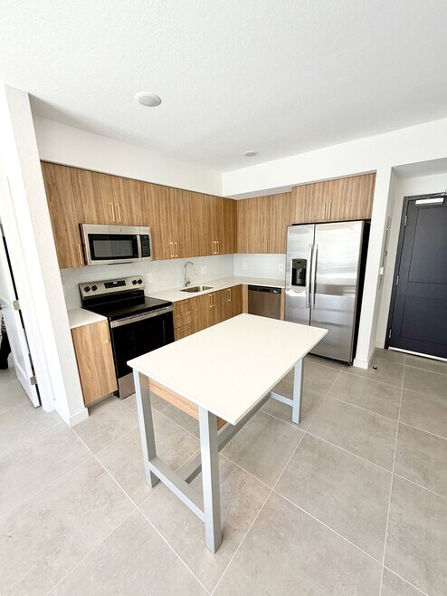 Building Photo - 1940 Van Buren St