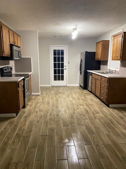 Kitchen - 5091 Farm Valley Dr NE