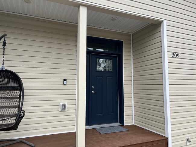 Building Photo - 209 Farewell Ave