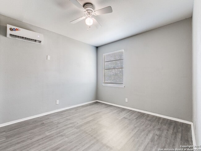 Building Photo - Charming Home Awaits: Spacious & Modern Living in a Prime Location