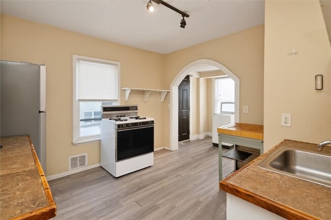 Building Photo - 53 Scottsville Rd