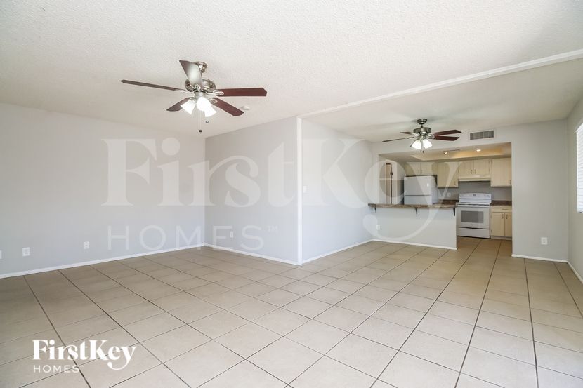 Building Photo - 1918 E Watson Dr