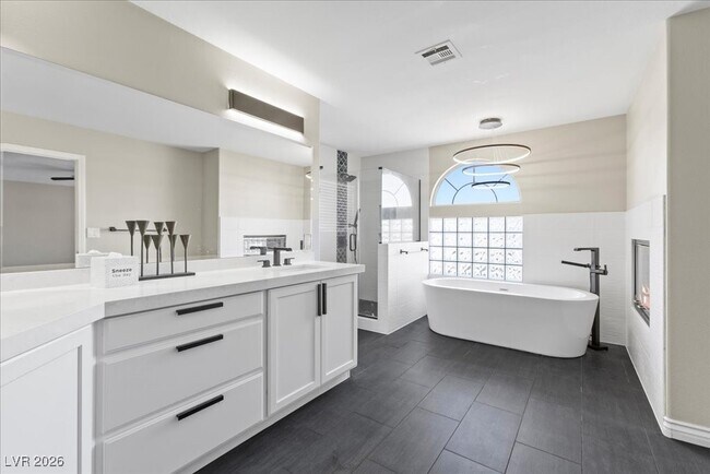 Building Photo - 2842 Via Florentine St