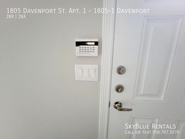 Building Photo - 1805 Davenport St