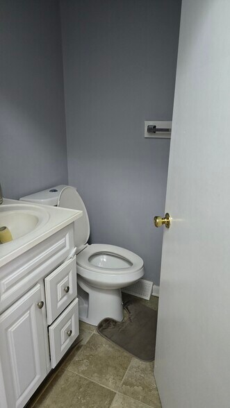 Building Photo - 22 Oyster Bay Rd