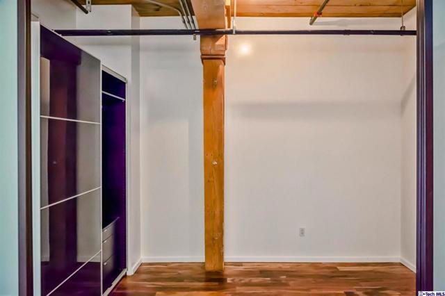 Building Photo - 530 S Hewitt St