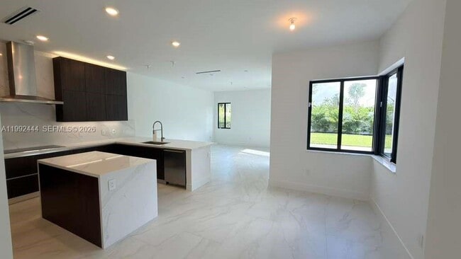 Building Photo - 19708 NE 14th Ave