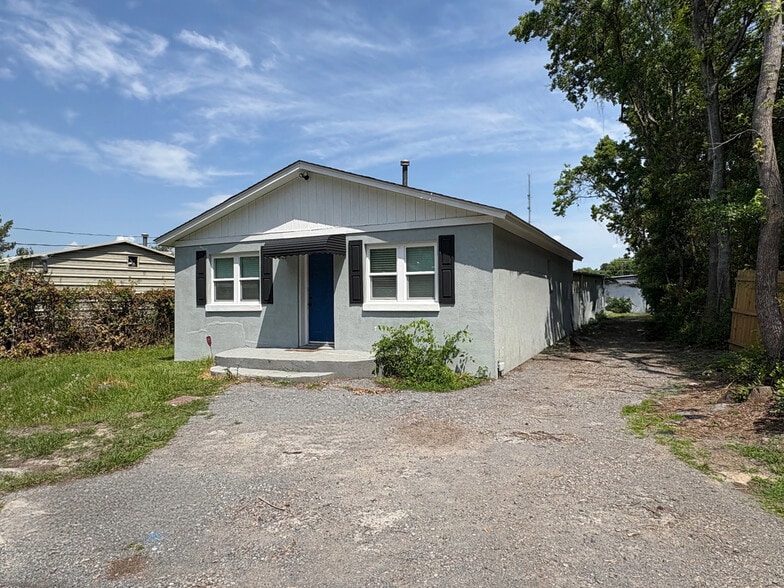 Building Photo - 1075 Jenkins Rd