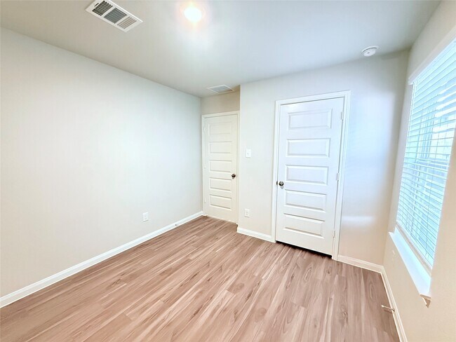 Building Photo - 2349 Mooneye Ct