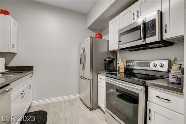 Building Photo - Gorgeous One Bedroom Condo in the Southwes...