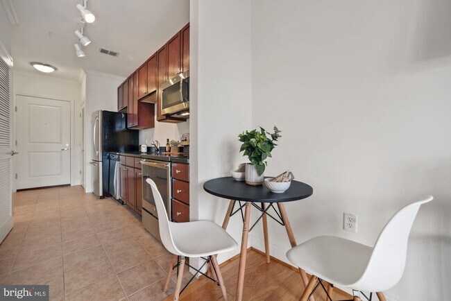 Building Photo - 1391 Pennsylvania Ave. SE