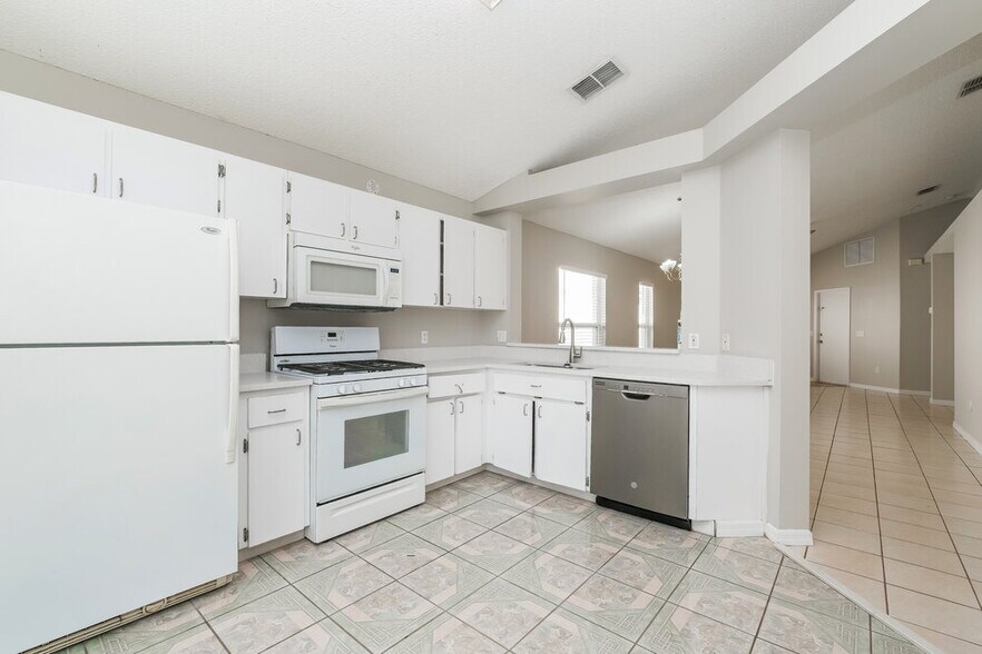 Building Photo - 2474 Sagemont Dr