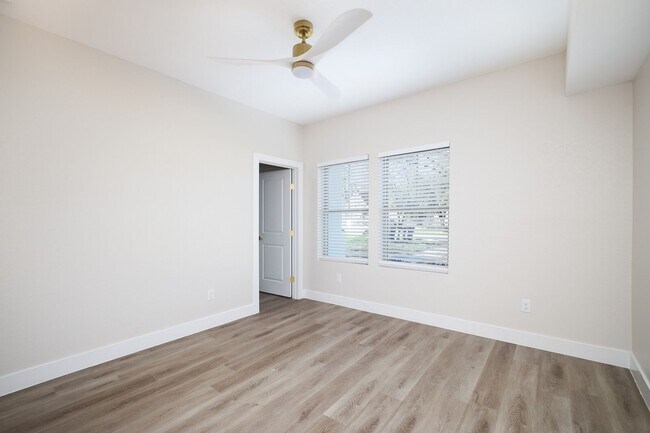 Building Photo - All Units Are Available With Brandnew Full Appliance Package