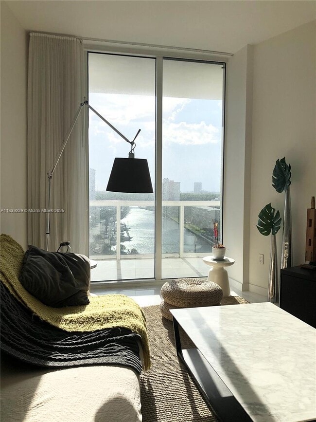 Building Photo - 15811 Collins Ave