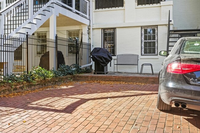 Building Photo - 2619 Woodley Pl NW