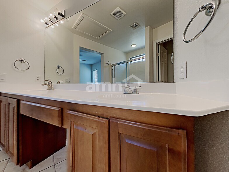 Building Photo - 10731 Holmfield St