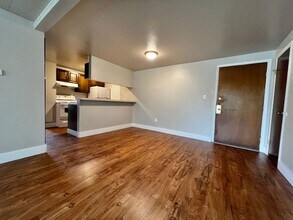 Building Photo - Robertson1005 (KC-JF)