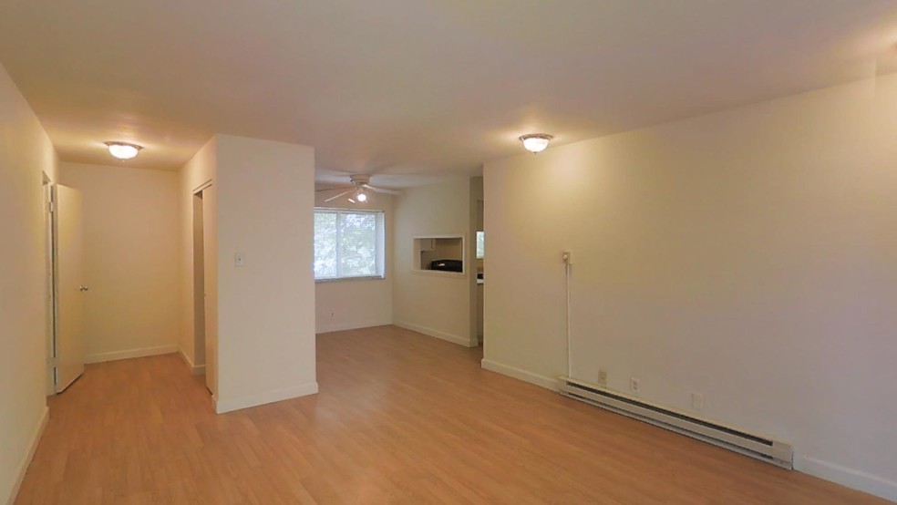 2BR, 1BA - 915 SF - Riverstation Apartments