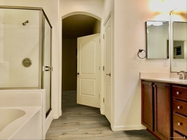 Building Photo - Northwest 2 story home with beautiful city...