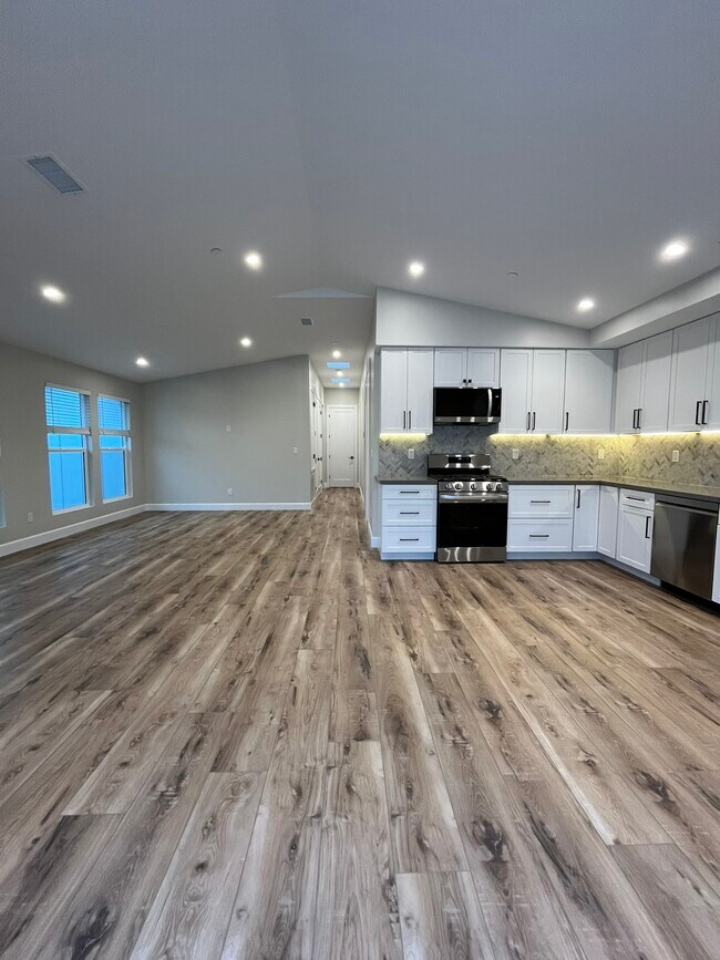Building Photo - 452 Chinquapin Ave