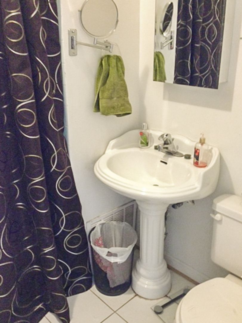 Building Photo - 2327 N Southport Ave