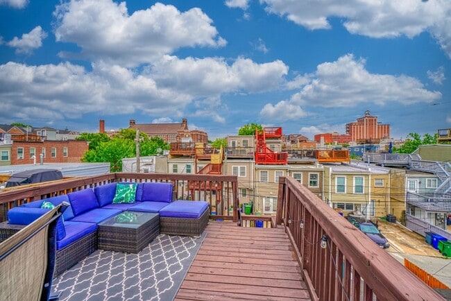 Building Photo - 907 S Bouldin St