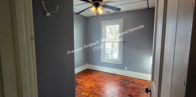 Building Photo - 102 S Main St