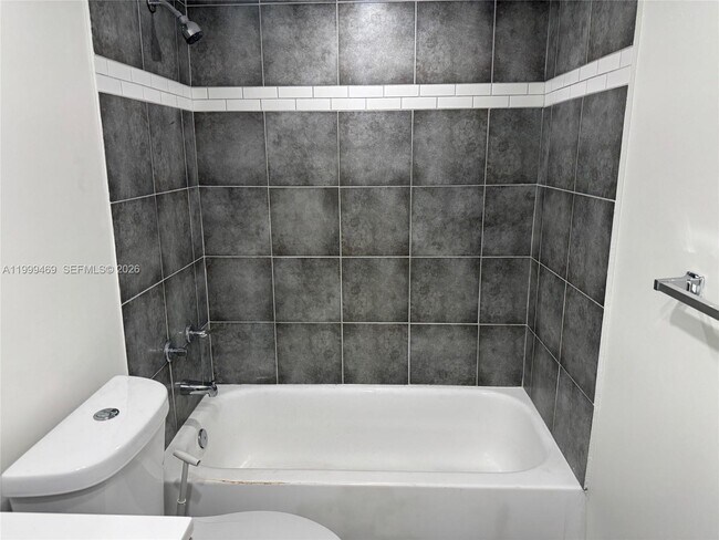 Building Photo - 492 NW 165th St