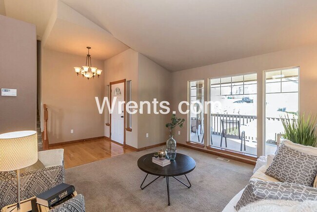 Building Photo - Beautiful Northside Home! Available Mid June!