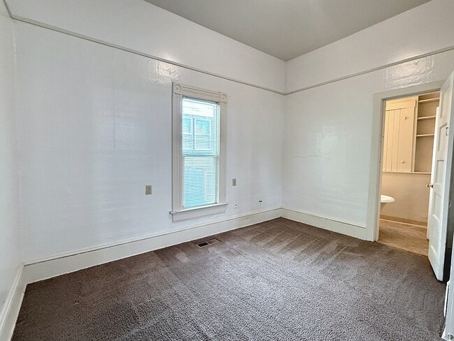 Building Photo - 4612 SE Taylor St