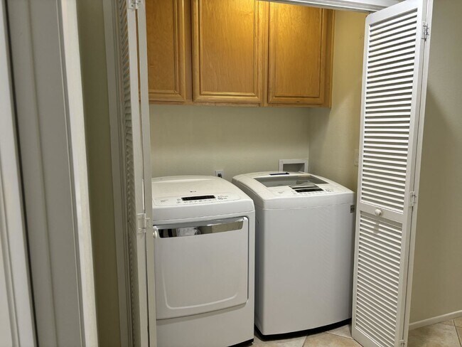 Building Photo - Furnished or Not! Gated, 3 Bedrooms, pool/spa