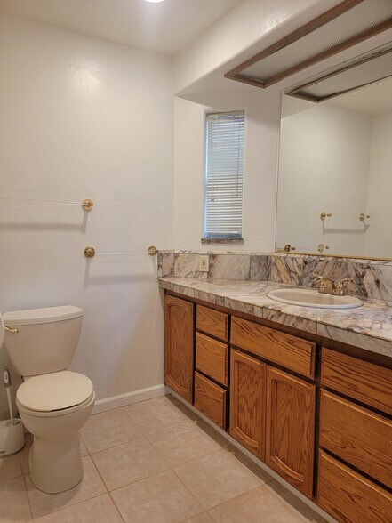 Building Photo - 4300 Canyon Valley Rd