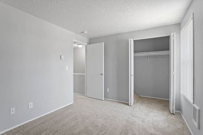 Building Photo - 2 bedroom unit. Pets OK! Lots of upgrades!...
